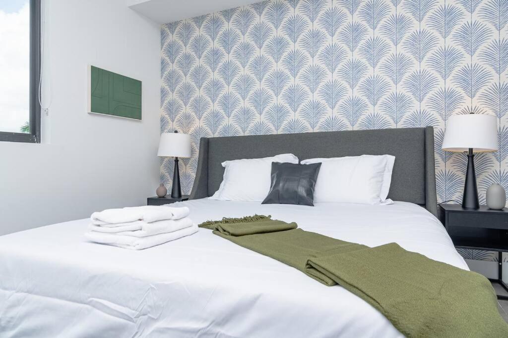 Apartment King Bed Brand New Oasis Minutes To Brickell
