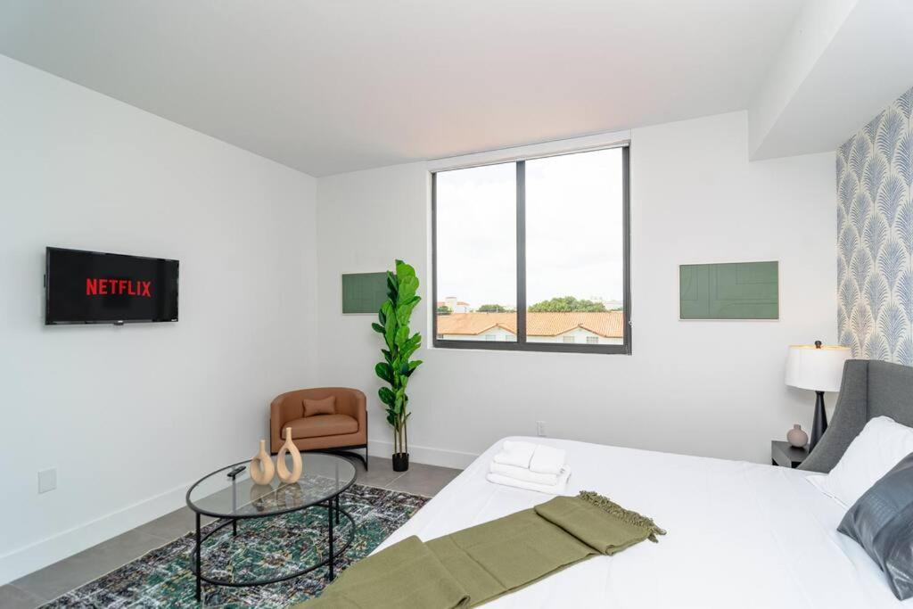 King Bed Brand New Oasis Minutes To Brickell *