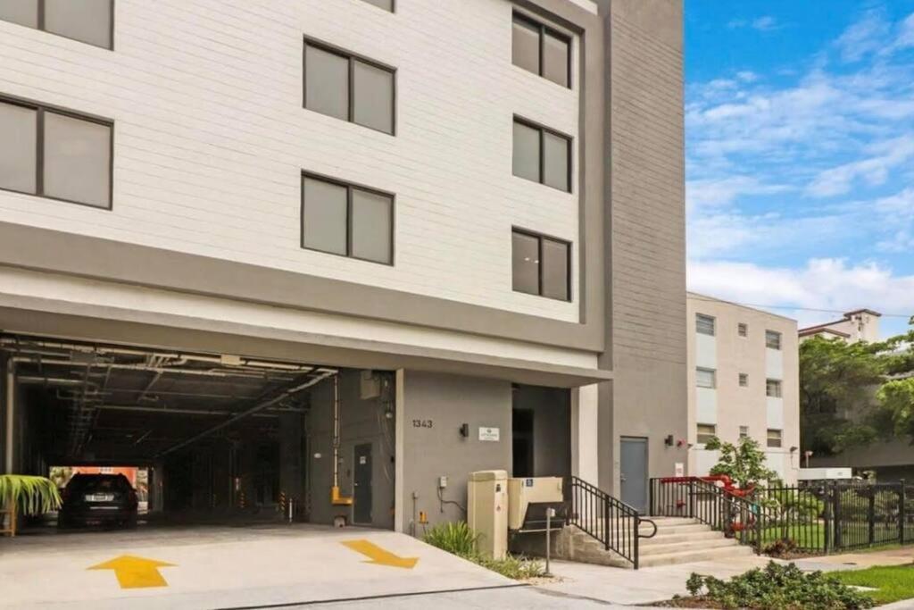 Apartment King Bed Brand New Oasis Minutes To Brickell Miami