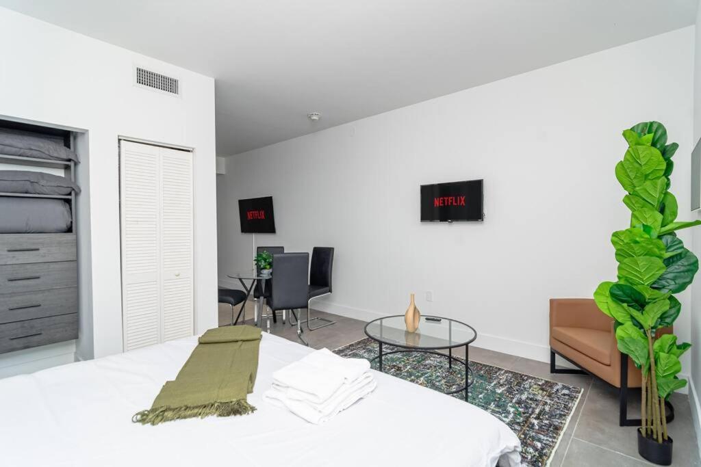 King Bed Brand New Oasis Minutes To Brickell * Miami